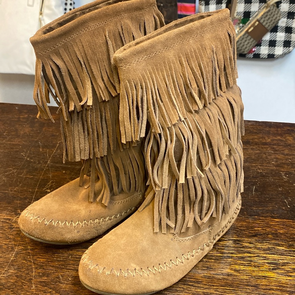 Suede fringed boots